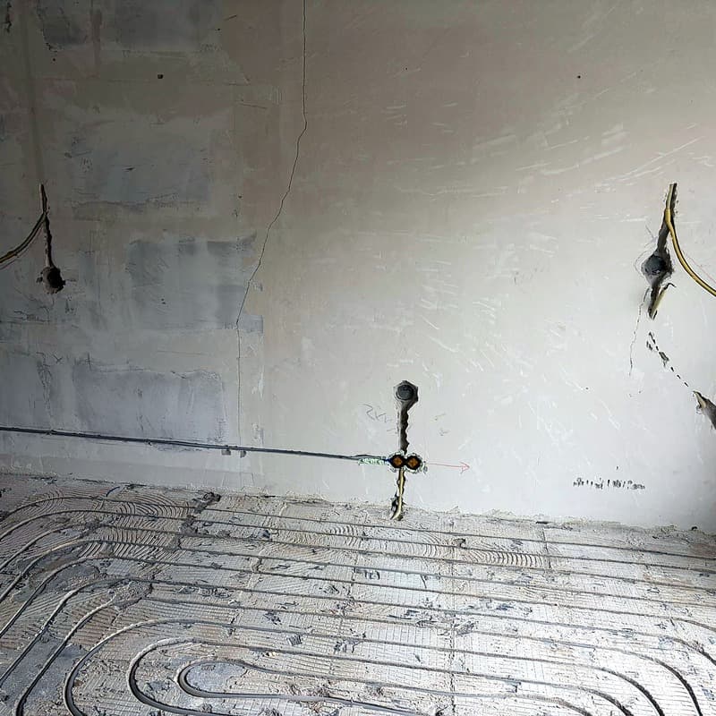 Oude stopcontacten verlaagd van oude hoogte naar de moderne hoogte